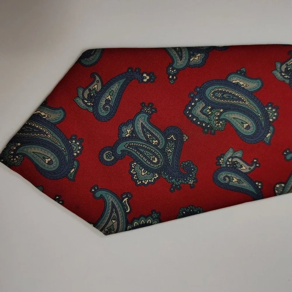 VINTAGE CHRISTIAN DIOR MONSIEUR BURGUNDY PAISLEY HANDSOME‎  SILK NECK TIE